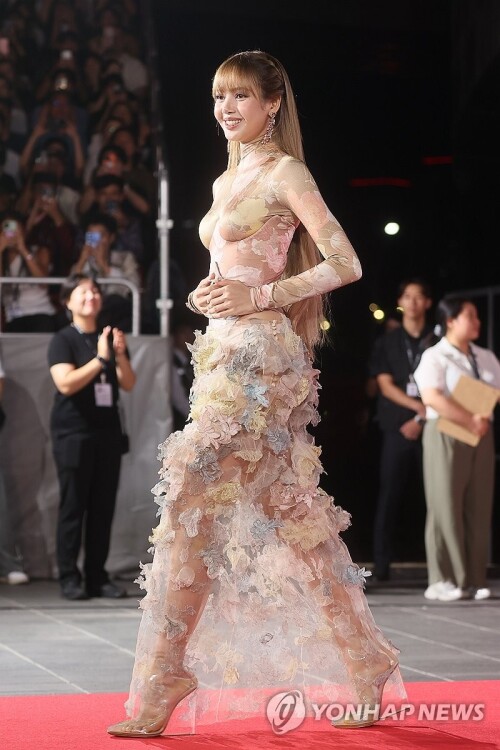 250917 LISA at 30th Busan International Film Festival documents 7a1db7135e2751986