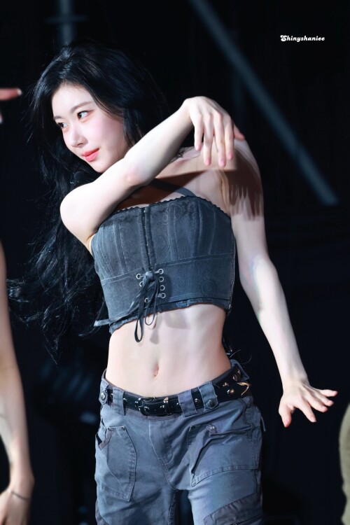 250920 Chaeryeong at ITZY 4th Fanmeeting On Air documents 11583a9282c66b8210