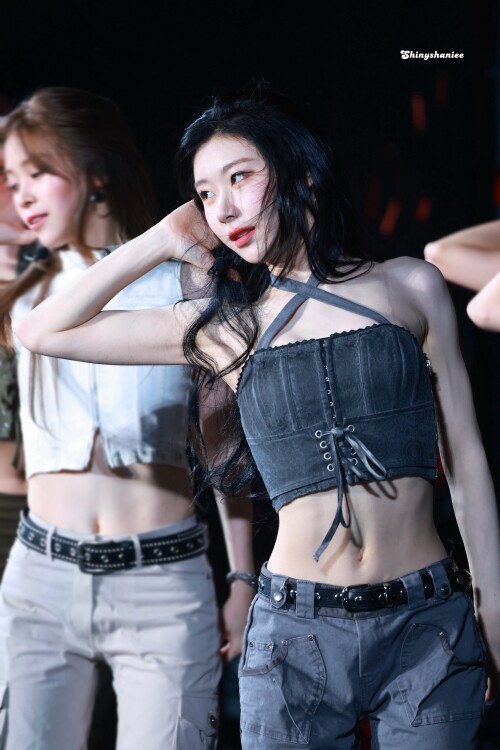 250920 Chaeryeong at ITZY 4th Fanmeeting On Air documents 12ac936e2bc69e583e