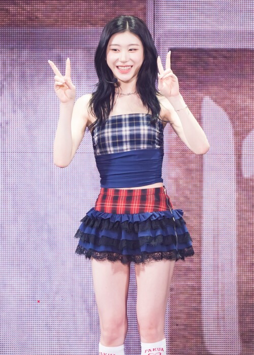 250920 Chaeryeong at ITZY 4th Fanmeeting On Air documents 36e226e0657fd59f1