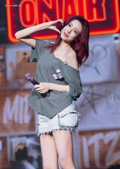 250920 YUNA AT MINI FANMEETING documents 13e866a76f0c71c082
