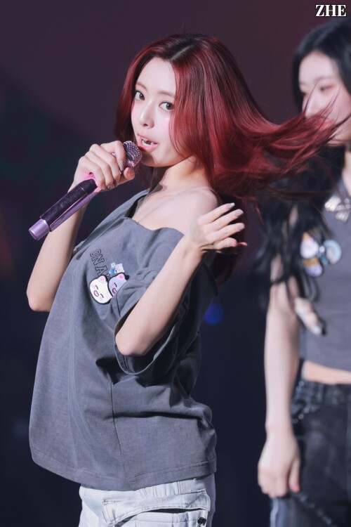 250920 YUNA AT MINI FANMEETING documents 141e12400e59c39334