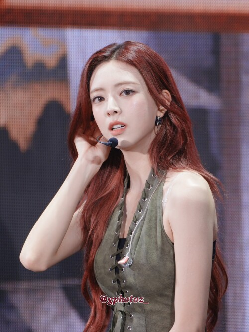 250920 YUNA AT MINI FANMEETING documents 1a35e5e24e2ef4ceb