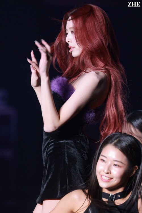 250920 YUNA AT MINI FANMEETING documents 67db432951fb3df8b