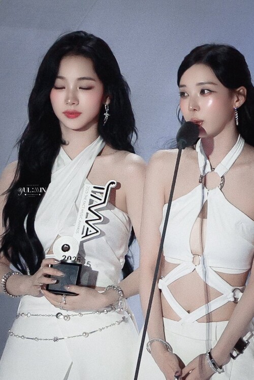 250920 aespa at The Fact Music Awards 2025 in Macao documents 89bc8419cdee35fe1