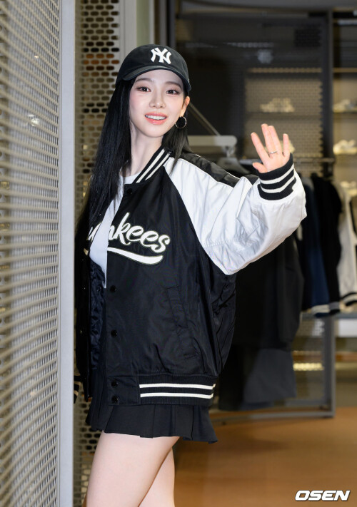 250922 aespa KARINA at MLB Seongsu Store Event documents 121e6eef2a7b23b7bd9