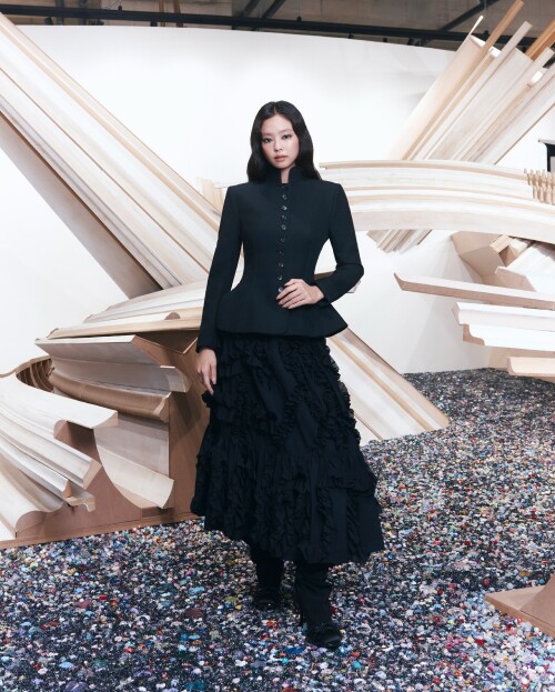 250923 JENNIE for TAMBURINS at the Haus Nowhere in Seoul documents 5a4d36dec6b8ad3c1