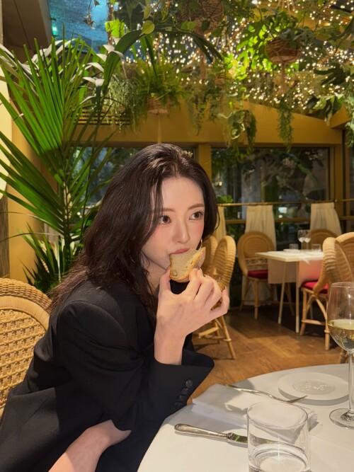 250925 YUNA Instagram Update documents 3c07f3b8e8dc1e41b