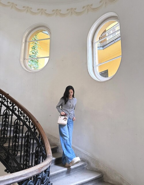 250927 JISOO Instagram Update documents 240efb104ee2bd6dc