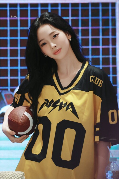 250928 Karina at POP MERCH Fansign Event in Shanghai D2 documents 03c5a181d91908c782