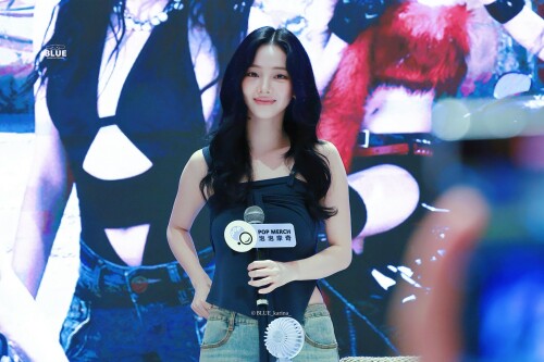 250928 Karina at PopMerch Fansign Event in Shanghai documents 1e06acc26c0216508