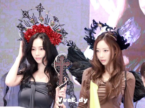 250928 aespa at POP MERCH Fansign Event in Shanghai D2 documents 13b7692d32218d09b