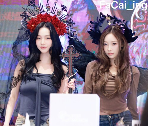 250928 aespa at POP MERCH Fansign Event in Shanghai D2 documents 366da578f57f2e074