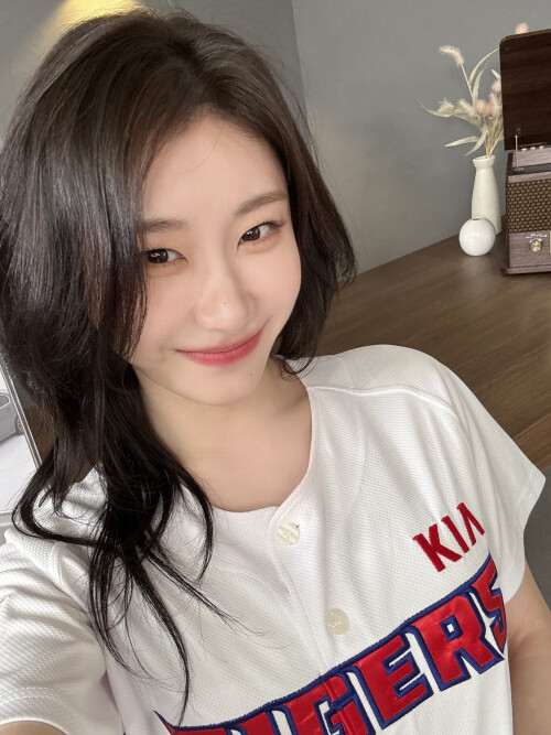 250929 ITZY Twitter Update with CHAERYEONG documents 107d5c6a12f620e24