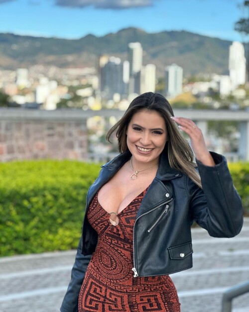 250A97BB E913 48A7 81A7 5270BD71B32D