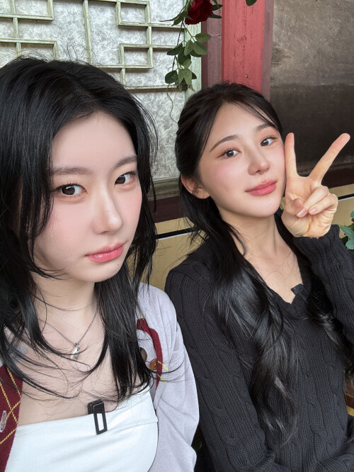 251003 ITZY Twitter Update Chaeryeong Lee Chaeyeon documents 1ce17c9b292970a8d