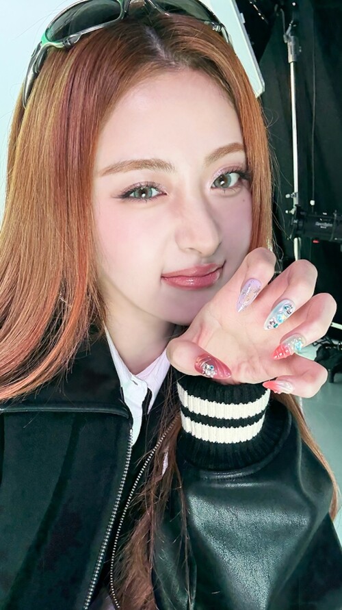 251007 Huh Yunjin LE SSERAFIM x ZOZOTOWN Behind Photos documents 167d9ea0555b58ea4