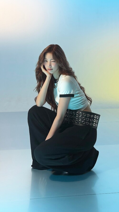 251007 Kazuha LE SSERAFIM x ZOZOTOWN Behind Photos documents 21445fec307c4e783