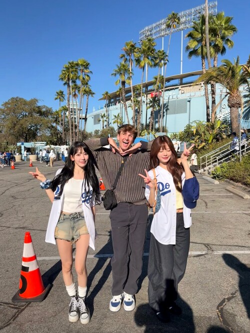251009 Carter Kench Instagram Update with SAKURA n EUNCHAE documents 1da5f77a6c6b4c961
