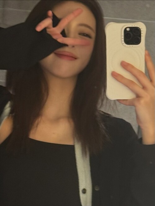251009 YUNA Instagram Update documents 4bd269c25c5a3ebe6