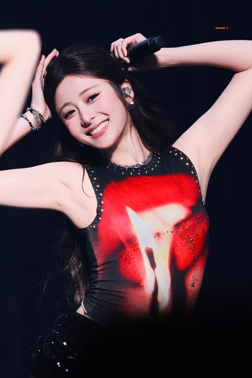 251013 Huh Yunjin at ZOZOFES documents 4608616e2d67fab68