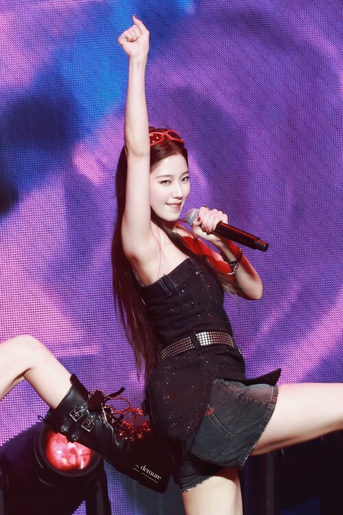 251013 Kazuha at ZOZOFES documents 7abb59dcdcb2acf68