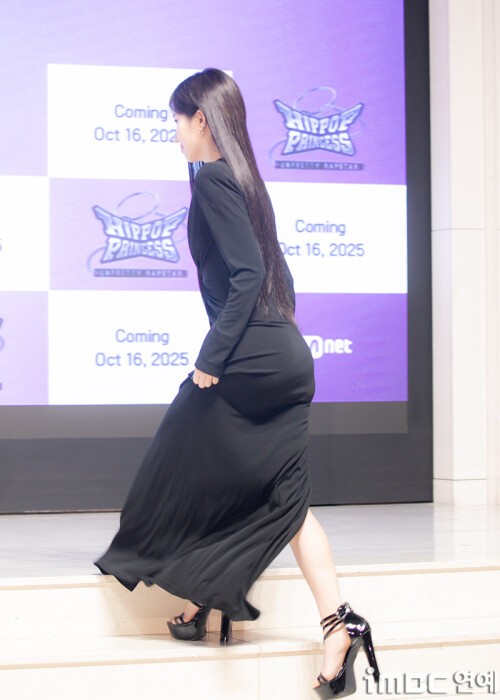 251015 i dle Soyeon at Hip Pop Princess Press Conference documents 57e3b752e9382a9ec