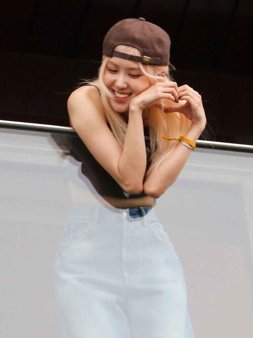 251018 ROSE Instagram Update documents 357866e5b469653bc