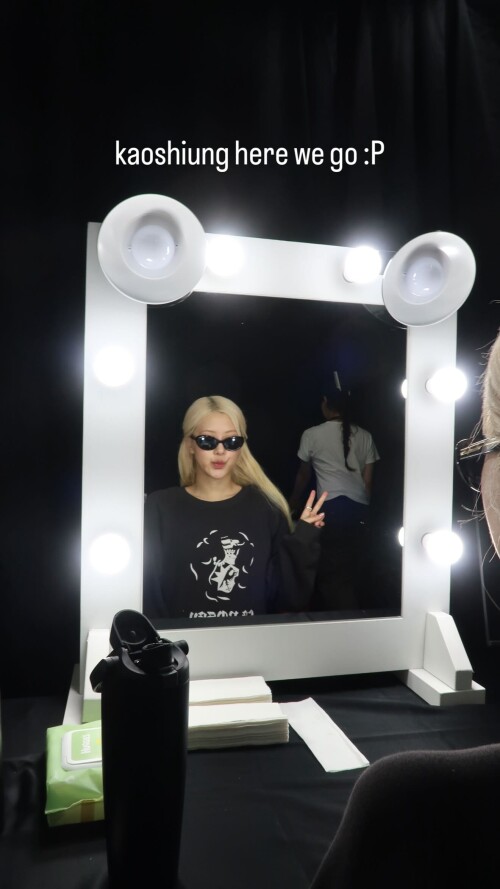 251023 ROSE Instagram Story Update documents 10a3d5d56fe654a6e0