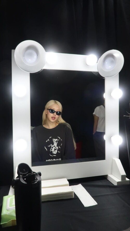 251023 ROSE Instagram Story Update documents 9f86887f83eb1c0fd