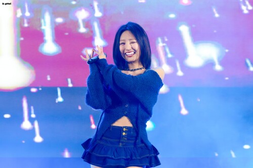 251025 Hwiseo at Reckless Concert documents 1cf58632251f36d6a