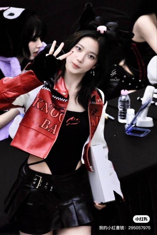 251026 KAZUHA at Fansign Event documents 26c0441e8a332d1ac