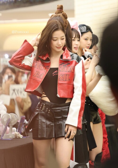 251026 KAZUHA at Fansign Event documents 3ee578fe774aa1dda