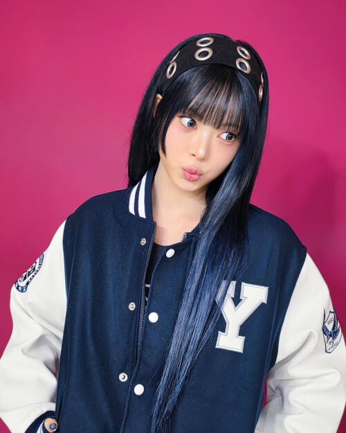 251028 LE SSERAFIM Twitter Update with EUNCHAE documents 22a829cad88b17e27