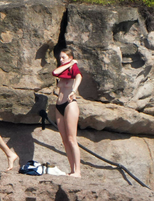 Exclusive - 23 years-old actress and model Maya Hawke leaves little to the imagination as she goes topless for a dip with her brother Levon Roan Thurman-Hawke on December 29, 2021 in St Barts, French West Indies. NO CREDIT a3