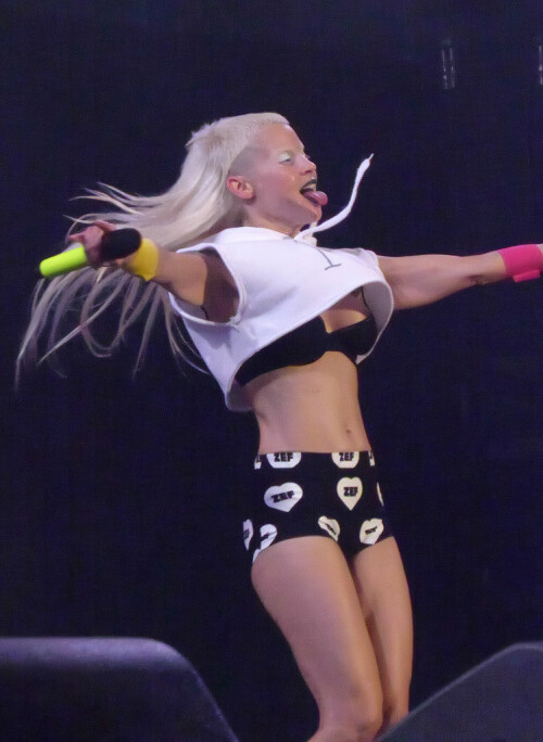 25861549207 5e3eef2771 b