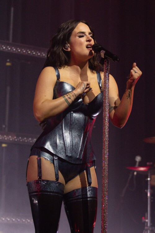 268568205 jojo 560450f173efcf7fd1