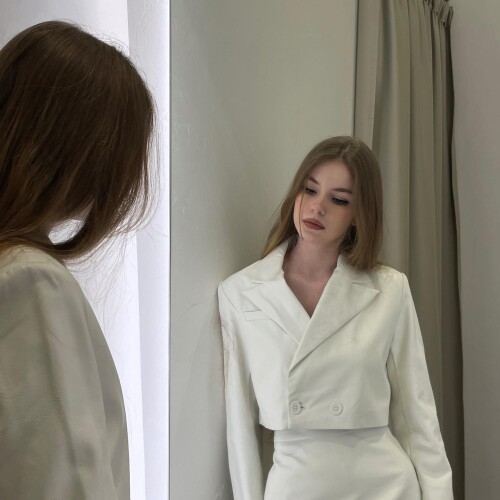 2729989697034003608 27299896908685734645f43f4a5aa45a596