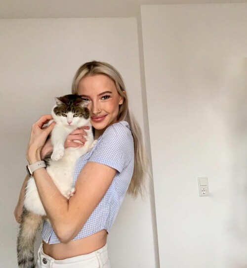 2761125671503702275 2761125666386851080