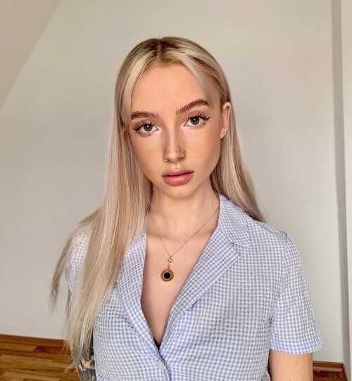 2761125671503702275 2761125666445400161