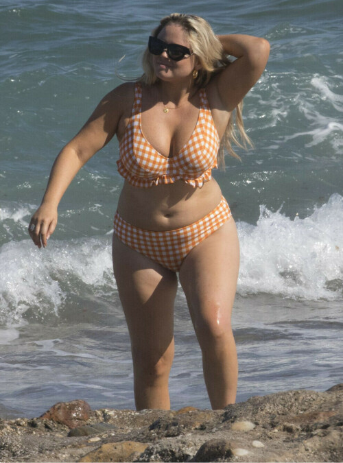 27996268 4ED8 4A35 9502 766C16F0F6CB