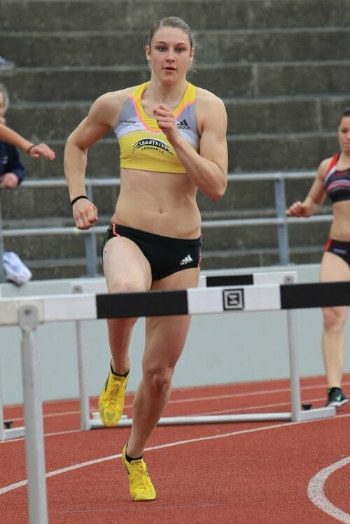 Noemi Zbren am Hrden- und Sprint-Meeting, Basel (11.05.2013)