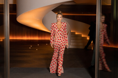 Exclusif - Rita Ora quitte l'htel Edition en tenue Lanvin  Madrid le 23 juin 2022.  Tiziano Da Silva/Bestimage Exclusive - For Germany call for price - Rita Ora leaves the Edition hotel in a Lanvin outfit in Madrid on June 23, 2022.