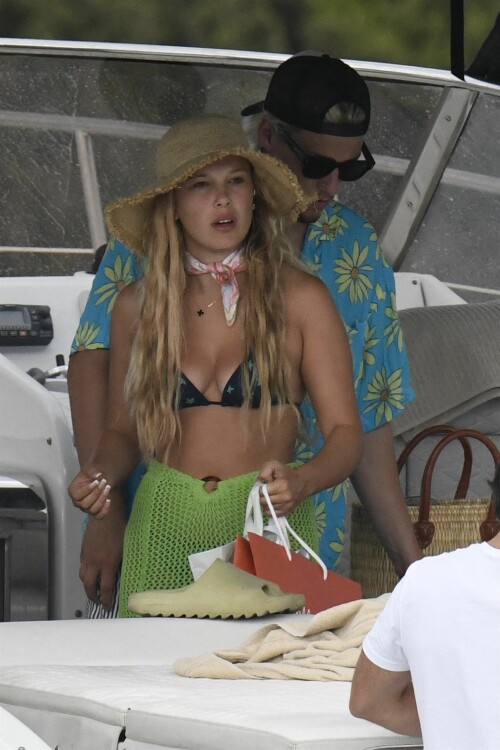 293781444 millie bobby brown jason 2022 07 08 16