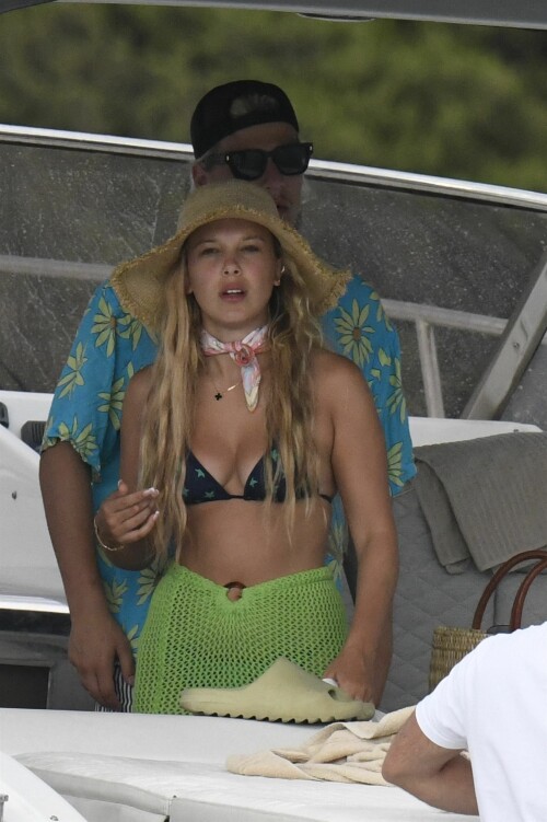 293781497 millie bobby brown jason 2022 07 08 19