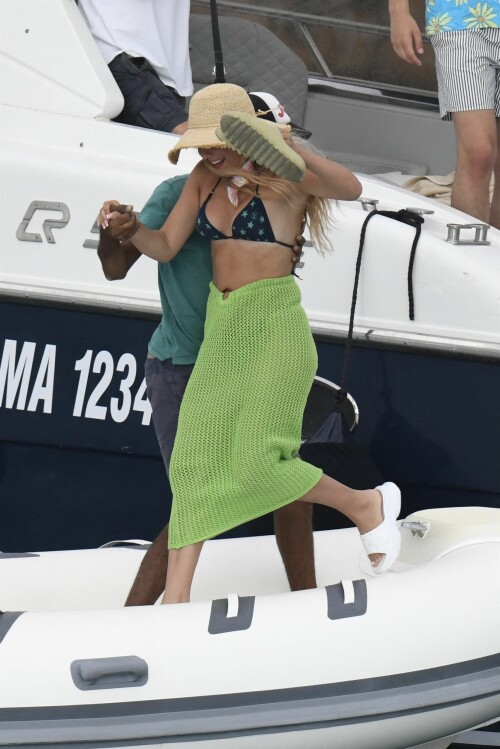 293781642 millie bobby brown jason 2022 07 08 27