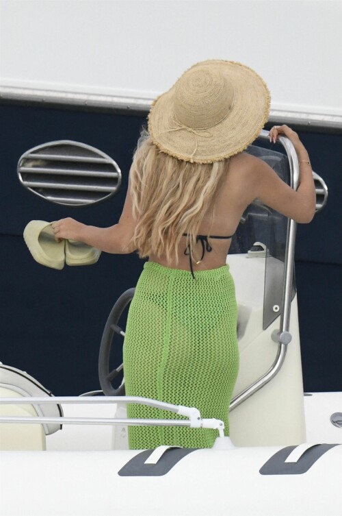 293781676 millie bobby brown jason 2022 07 08 28