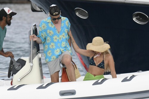 293781744 millie bobby brown jason 2022 07 08 34