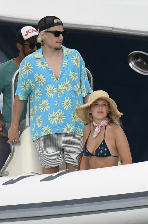 293781759 millie bobby brown jason 2022 07 08 35