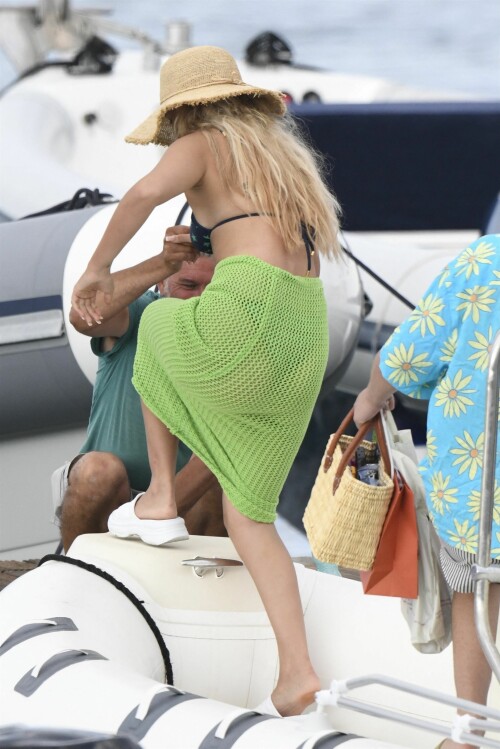 293781981 millie bobby brown jason 2022 07 08 45